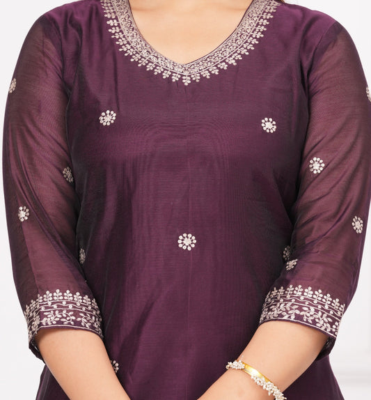 REGAL RADIANCE IN CHANDERI ELEGANCE